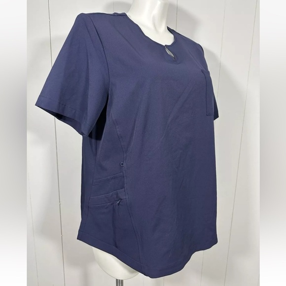 NWT Climate Right by Cuddl Duds Navy Scrub Top Size 2X Ion Anti-Bacterial Tech - Picture 2 of 9